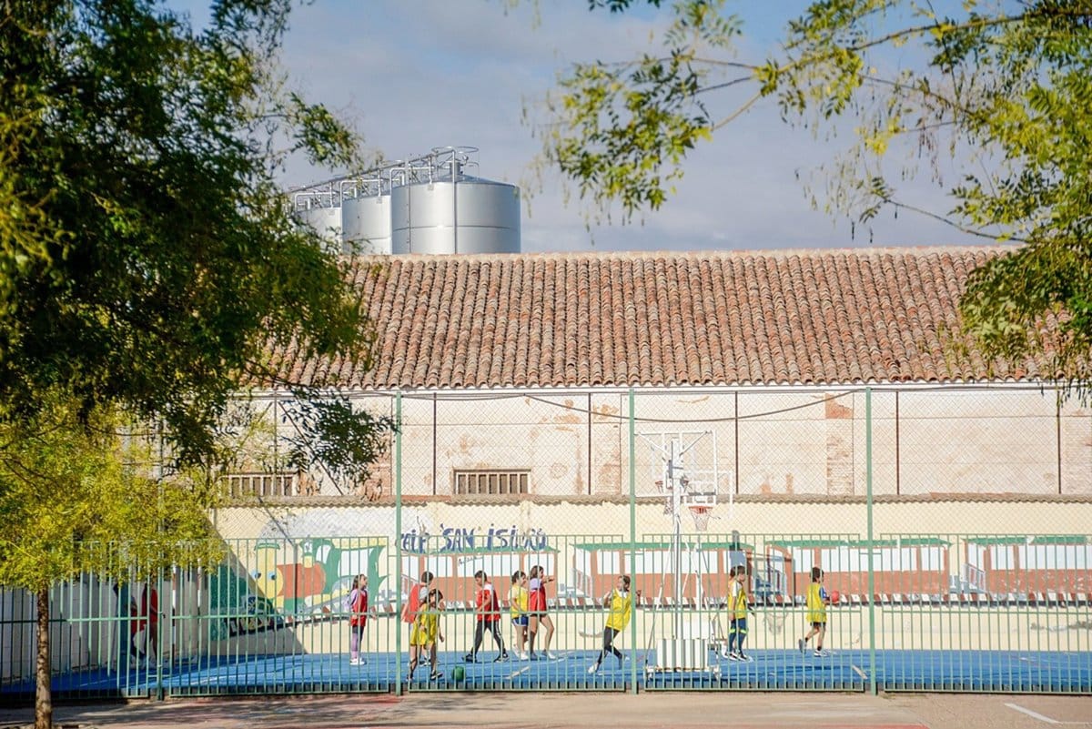 Más de 25,700 estudiantes se beneficiarán de la mejora en la climatización de 129 colegios en Castilla-La Mancha.