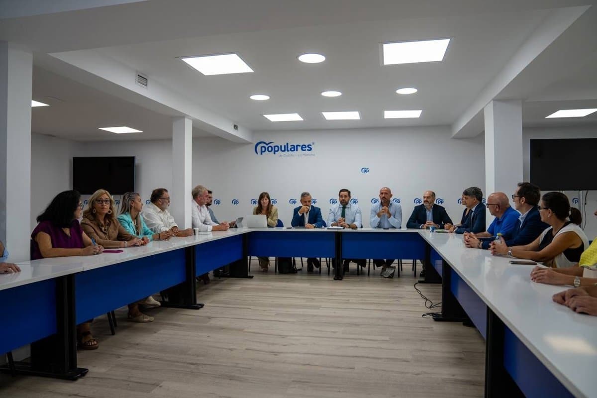 Núñez insta a Page a aprovechar la visita de Sánchez para solicitar apoyo en conciliación y educación infantil de 0 a 3 años.