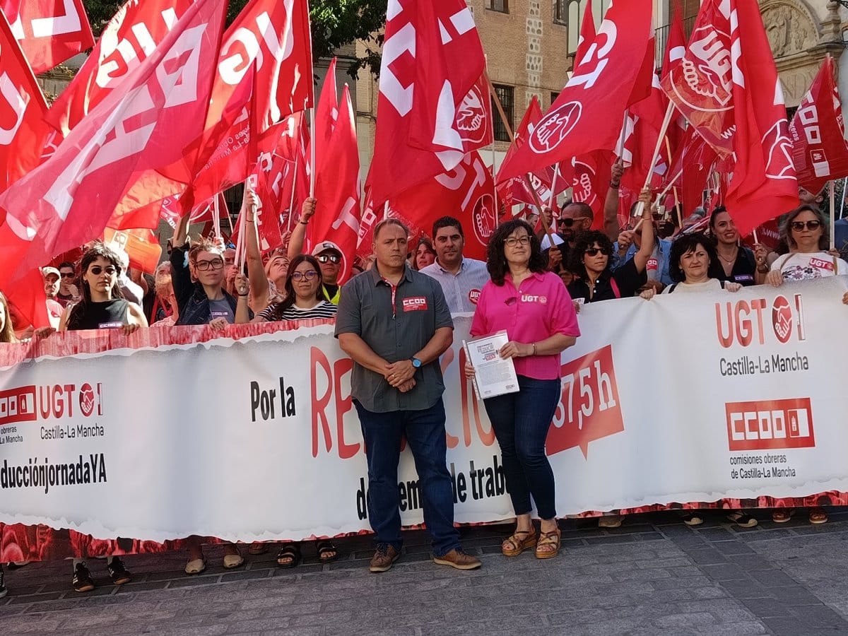 UGT y CCOO protestan contra PP, Vox y Junts por oponerse a la reducción de la jornada laboral