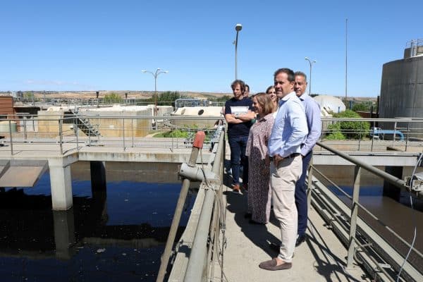 Velázquez visita la EDAR del polígono, donde se invertirá casi 4 millones para erradicar un vertido contaminante al Tajo.