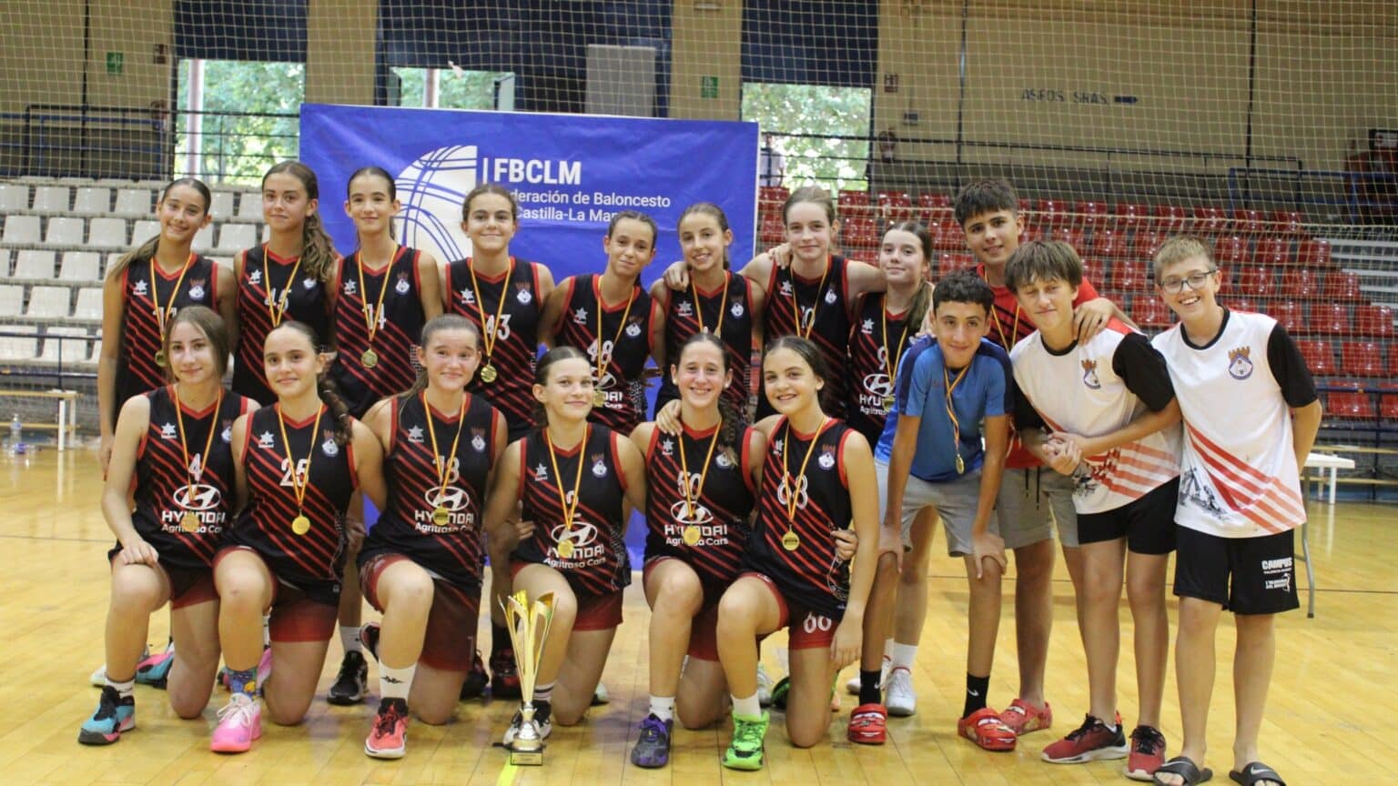 ¡Dupla de Campeones! El Grupo 76-Alkasar se Lleva la Mini Copa 2025 en Masculino y Femenino