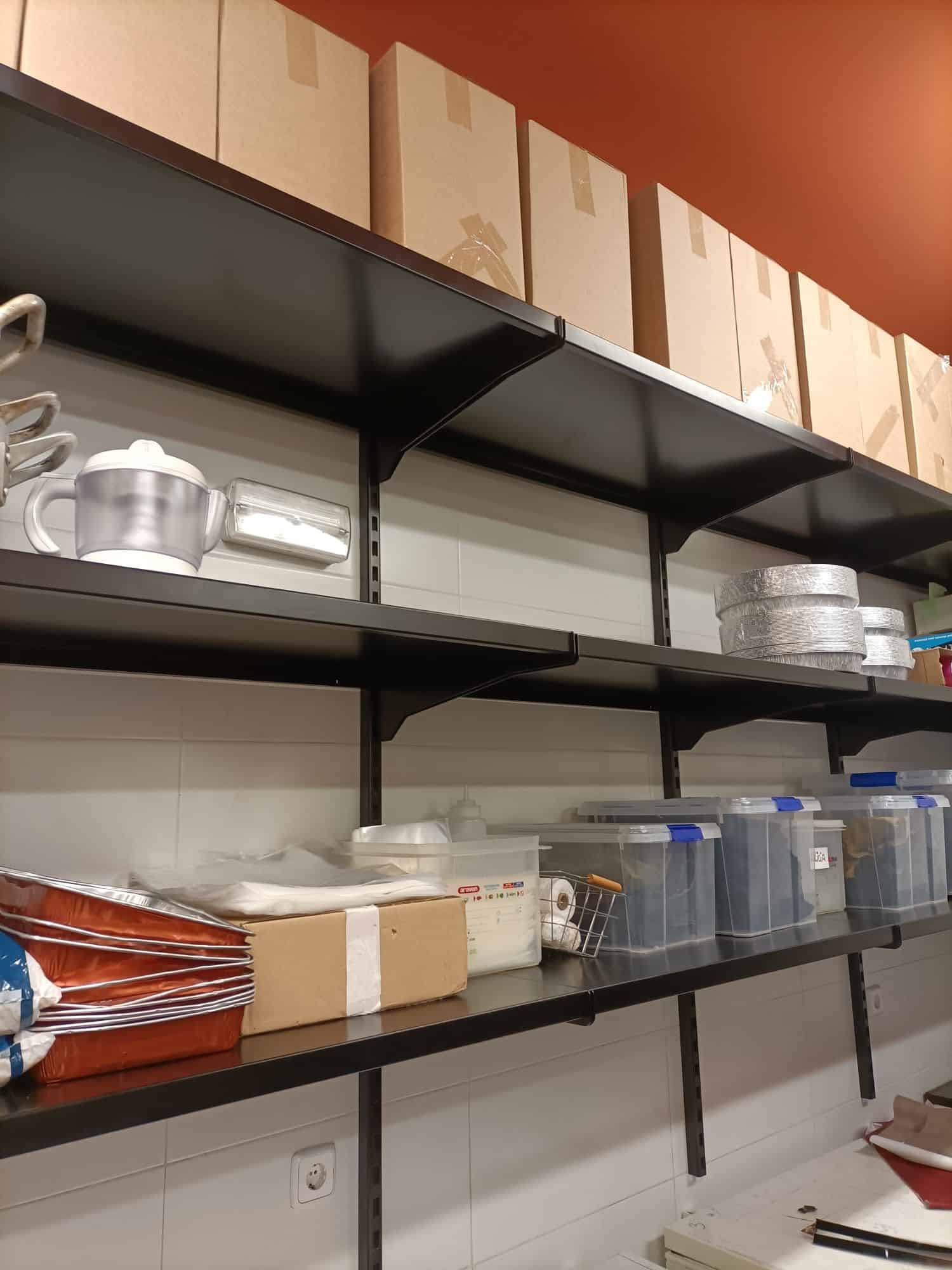 Transformando Espacios: El Impacto de Carlos Astibia en la Industria de Estanterías de Navarra