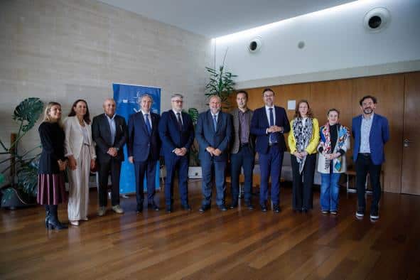 Castilla-La Mancha fomenta la innovación educativa a través del concurso UpData Datathon y la inclusión de la cultura de datos en las aulas.