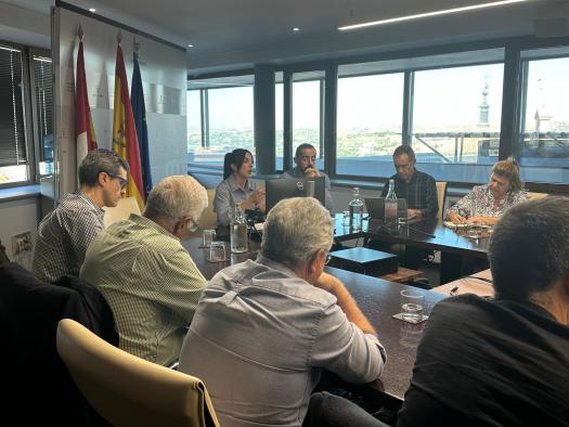 El Gobierno regional establece la Mesa Técnica del Sector Lechero para potenciar la competitividad en la ganadería láctea.