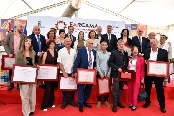 El Gobierno regional reconoce a 12 artesanos de Toledo en los Premios de Artesanía de FARCAMA 2023.