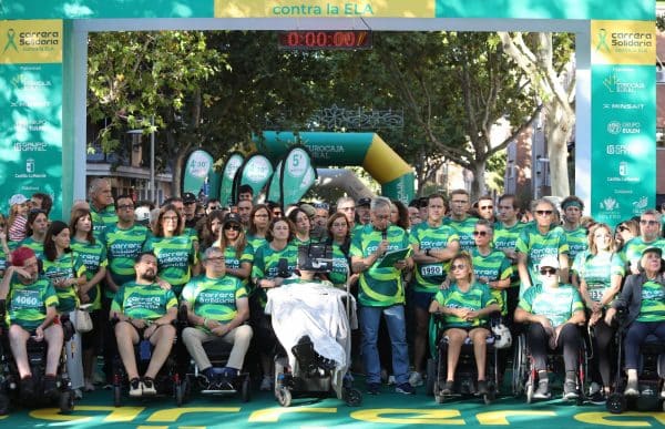 El alcalde de Toledo destaca la «significativa solidaridad» de la ciudad en la carrera por la ELA organizada por Eurocaja Rural.