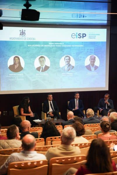 El alcalde presenta un nuevo modelo de movilidad en el Casco Histórico de Toledo que beneficia a los residentes.