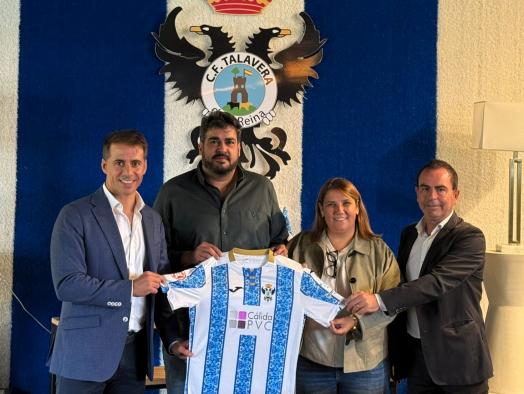 Gobierno regional y Club de Fútbol Talavera colaboran para impulsar el turismo en Castilla-La Mancha.