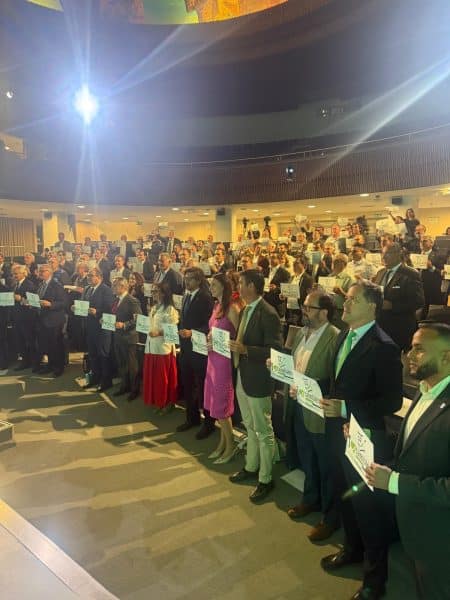 Velázquez demanda medidas urgentes para el futuro del tren de alta velocidad Madrid-Lisboa.