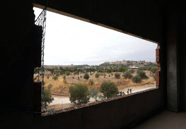 Velázquez destaca la transformación del parque de Polvorines como una promesa para el futuro.