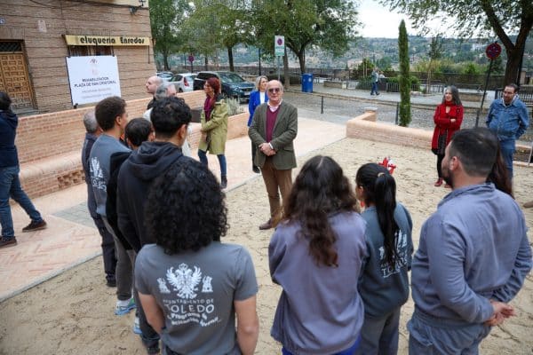 Finalizan las obras de remodelación de la plaza de San Cristóbal realizadas por estudiantes del Programa de Capacitación Juvenil.