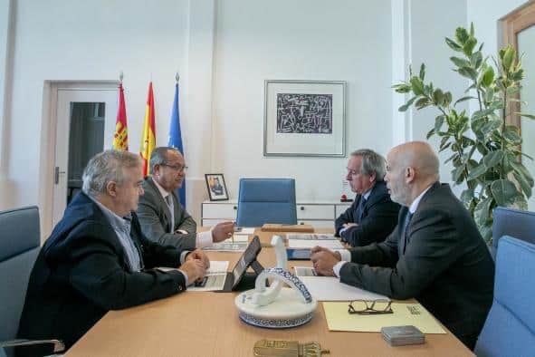 El Gobierno de Castilla-La Mancha y CECAM subrayan la estabilidad como factor fundamental para el presupuesto de 2026.