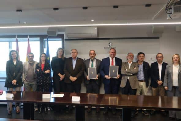 Gobierno regional y UCLM evaluarán costos de producción para que agricultores y ganaderos fortalezcan la defensa de sus productos en la cadena alimentaria.