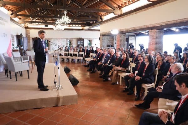 Juan José Alcalde destaca el compromiso de Toledo con la estabilidad fiscal en la apertura del VII Encuentro Interregional de la Empresa Familiar.