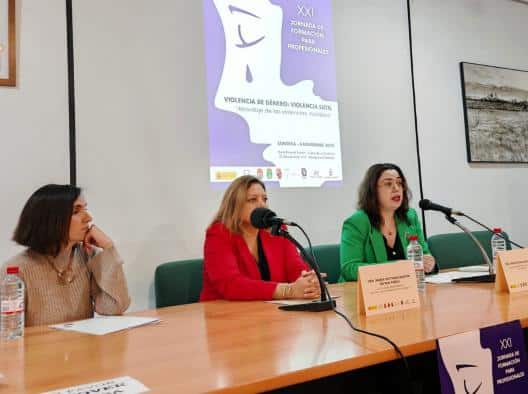 Nuria Cogolludo destaca la importancia de los centros de la mujer para la defensa de los derechos femeninos en Castilla-La Mancha.