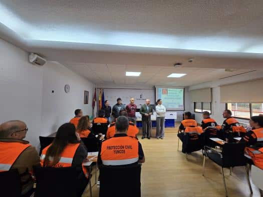 Veinte voluntarios de Protección Civil se capacitan en reanimación cardiopulmonar y atención sanitaria básica.