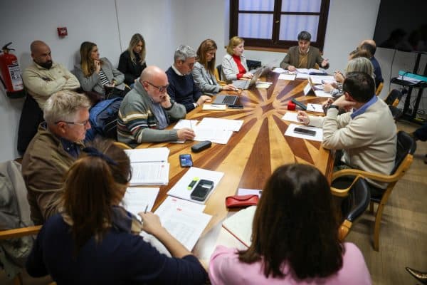 Comisión aprueba presupuesto municipal de 119,6 millones de euros para el año 2026.