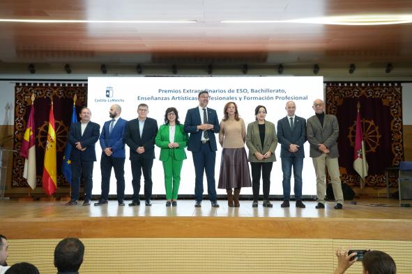 El Gobierno regional resalta el esfuerzo y dedicación de los 67 galardonados con los Premios Extraordinarios de FP y Educación.