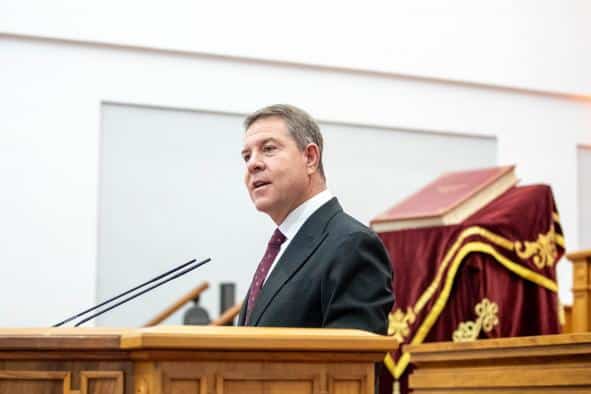 García-Page: «España no requiere una nueva Constitución, sino una mejora para fortalecer la convivencia mediante el consenso»