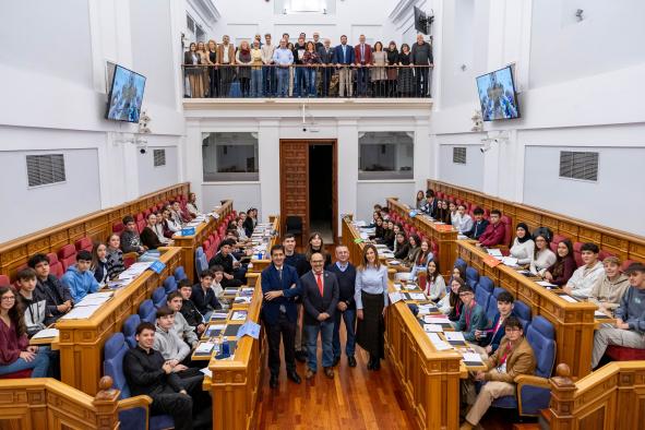 Comienza a contribuir al futuro de Europa: ¡Haz que tu voz y acciones jóvenes sean escuchadas!