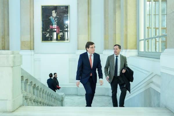 Convenio entre Velázquez y el alcalde de Madrid para mejorar el transporte en Toledo.