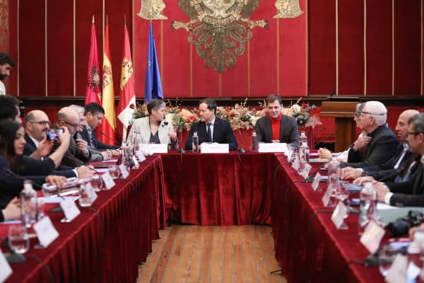 El alcalde subraya la relevancia de Toledo como un espacio de diálogo y comprensión intercultural.