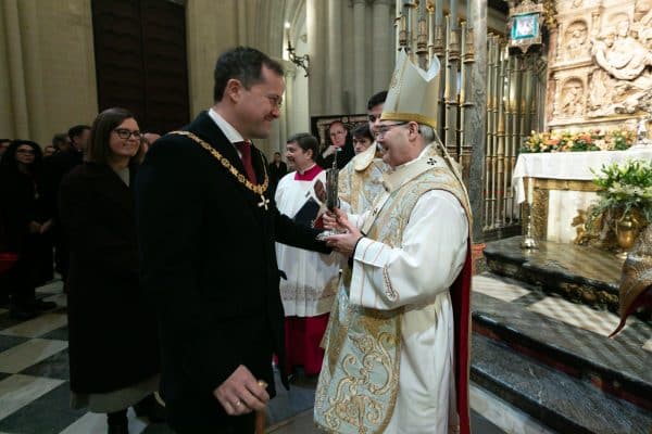 El alcalde de Toledo destaca el legado de San Ildefonso en una jornada de homenaje y recuerdo.