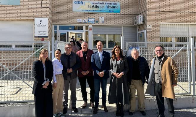 Destacan al cEpa ‘Castillo de Almansa’ como modelo en formación para adultos y desarrollo de competencias digitales.