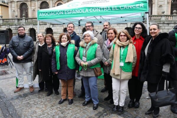 El Ayuntamiento se suma a la AECC para reclamar una atención oncológica más humana e integral tras el diagnóstico.