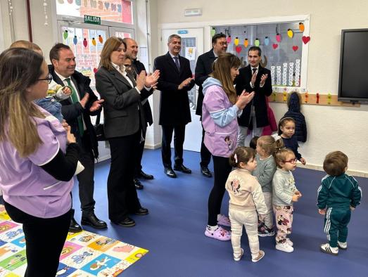 El gobierno regional incrementa la oferta de educación infantil en Toledo con la apertura de 4 nuevas escuelas.