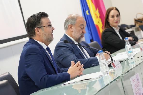 El gobierno regional impulsa a los jóvenes de Castilla-La Mancha a optar por la UCLM gracias a sus ventajas y variada oferta educativa.