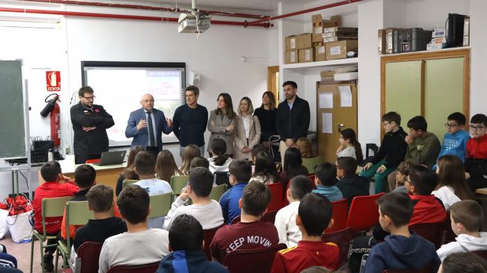 450 estudiantes de Añover de Tajo reciben la visita del Servicio de Emergencias 1-1-2 de Castilla-La Mancha.