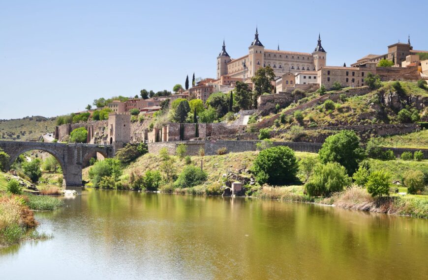 Cerveza LA SAGRA renueva su apoyo a la Real Fundación de Toledo para impulsar proyectos culturales y sostenibles en 2026