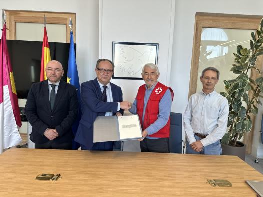 El Gobierno regional destina 98.500 euros a Cruz Roja para apoyar acciones de urgencias y emergencias, lo que representa un aumento del 62% respecto a 2021.