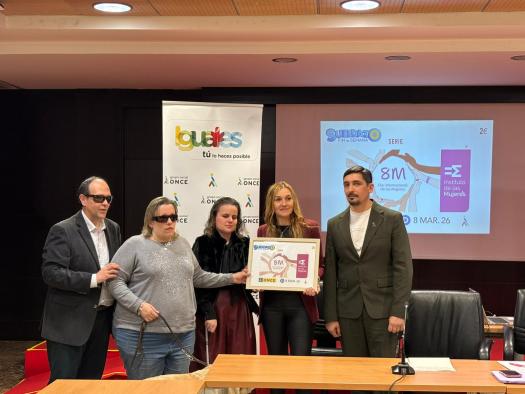 El gobierno regional presenta apoyos para combatir la discriminación múltiple, en colaboración con la ONCE.