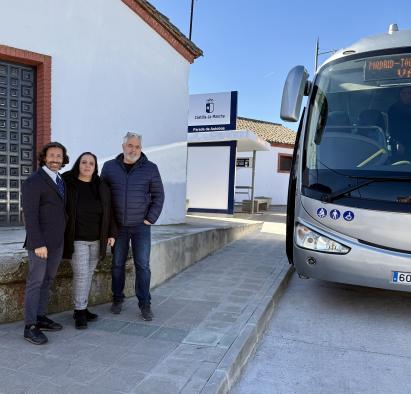 El gobierno regional implementa nuevas paradas de autobús en Chozas de Canales y otros nueve municipios de Toledo.