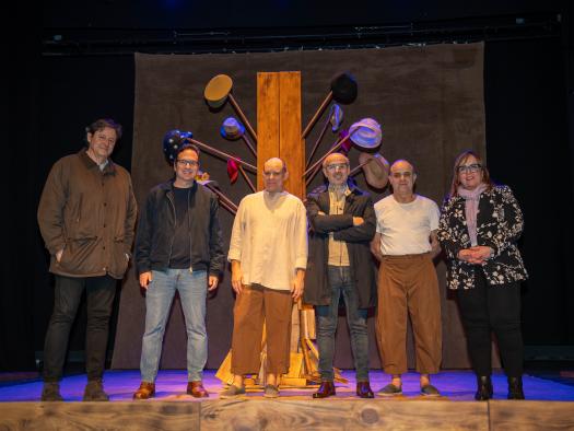 La Feria de Artes Escénicas y Musicales conmemora su 30 aniversario presentando ‘Tengo gente en el cuerpo’ de Ultramarinos de Lucas en diversos municipios.