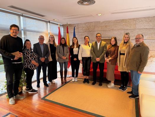 La delegación húngara Szent Lukács busca implementar el modelo de ‘Servicios de Capacitación’ del Gobierno regional.