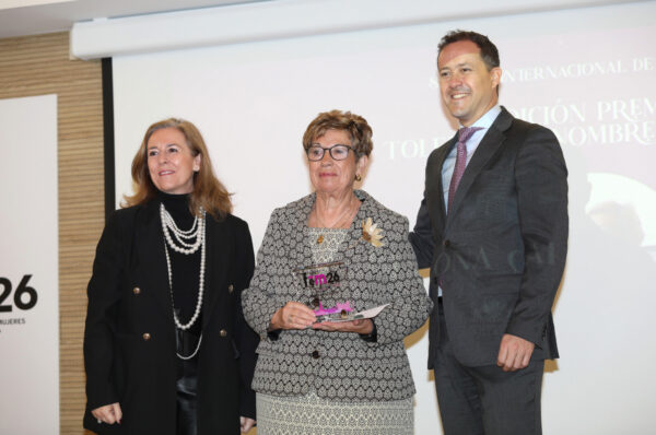 Velázquez enfatiza la relevancia de distintas formas de celebrar el Día Internacional de la Mujer, destacando el merecido y emotivo reconocimiento a su esfuerzo cotidiano.