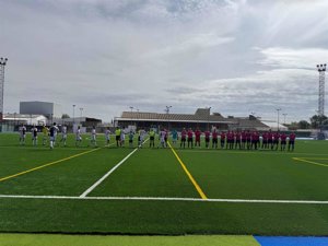 El campo de fútbol municipal de Argamasilla de Alba estrena césped tras un acondicionamiento integral
