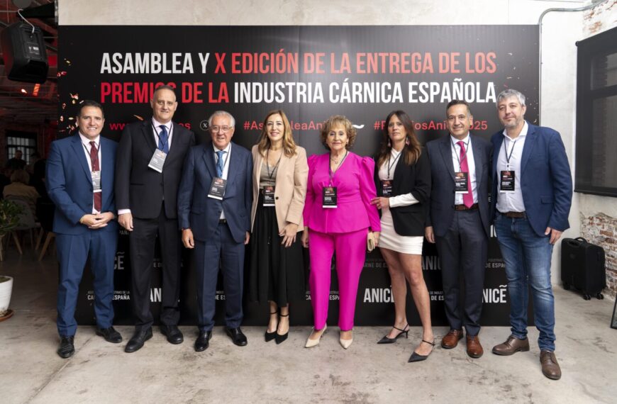 Tributo a una Trayectoria Exitosa: Miguel España Muñoz Recibe el Premio ANICE 2025 por su Contribución Empresarial