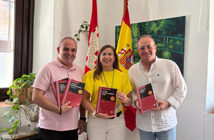 La Santa Caridad entrega textos jurídicos en las prisiones de Ocaña para reforzar la formación de los internos gracias a Editorial Colex