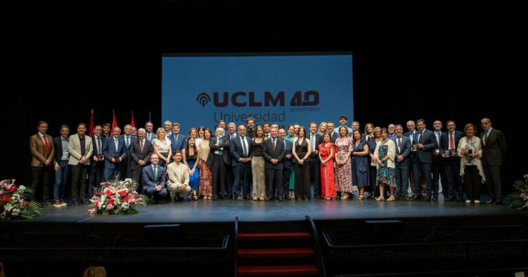 Emiliano García-Page presenta un nuevo acuerdo con la UCLM para 2027.