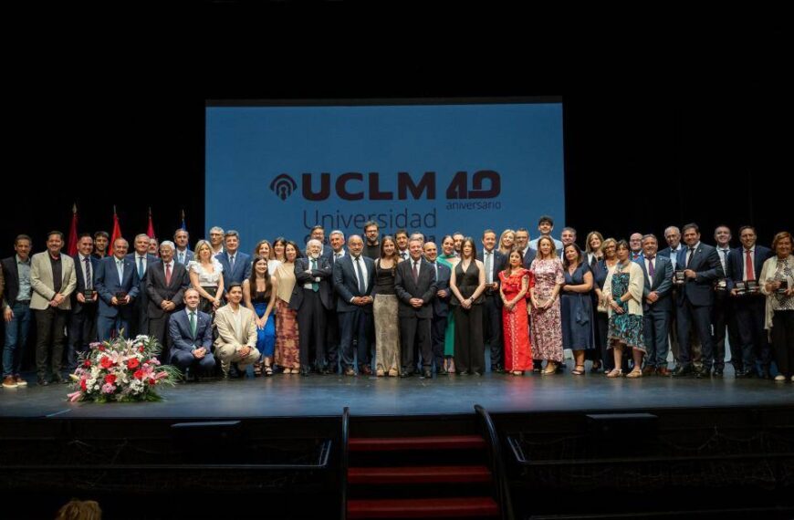 Emiliano García-Page presenta un nuevo acuerdo con la UCLM para 2027.