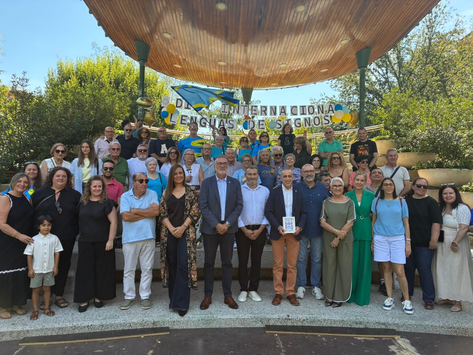 PuertoSigna conmemora el Día Internacional de las Lenguas de Signos en Puertollano junto a colectivos de diversas ciudades.
