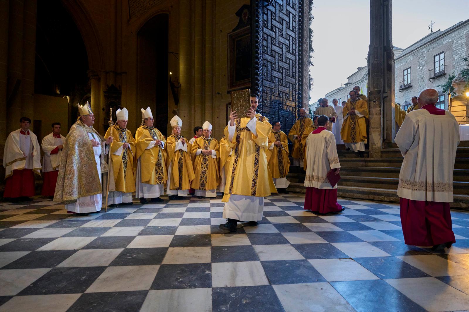 La Catedral de Toledo abre la Puerta Santa e inicia el primer Año Jubilar de su historia